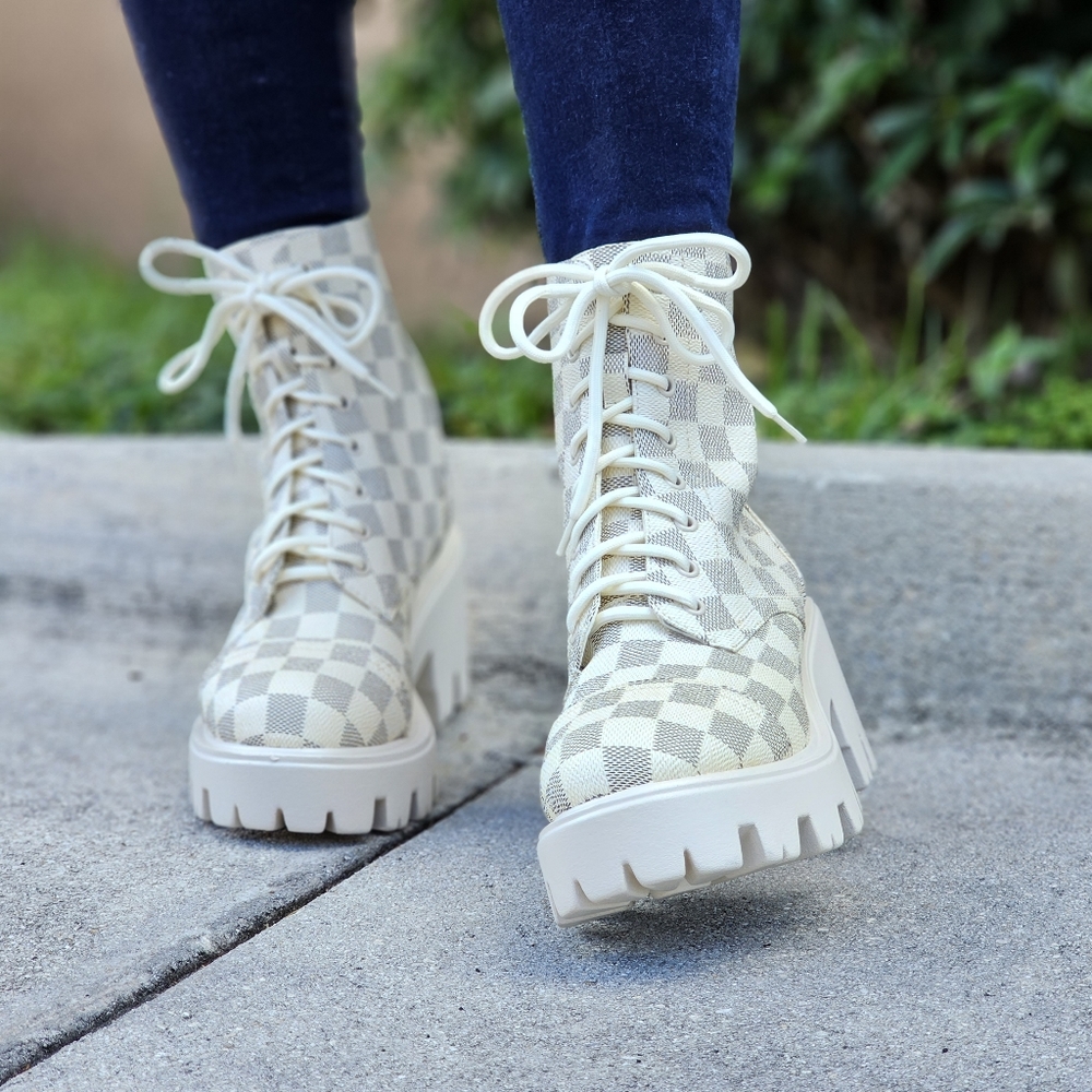Womens Checkered Lace Up Block Heel Boots - Picture 2 of 6
